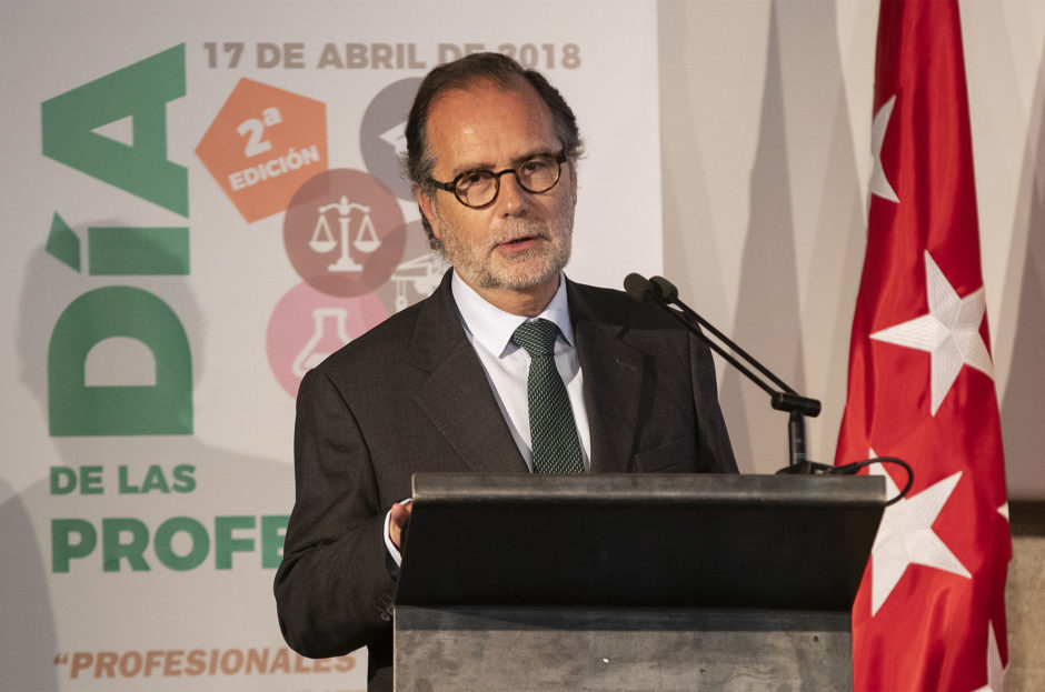 FRANCISCO J. VIEIRA MORANTE, PRESIDENTE DEL TRIBUNAL SUPERIOR DE JUSTICIA DE MADRID, RECIBE EL III PREMIO UICM DE RECONOCIMIENTO A INSTITUCIONES O PERSONALIDADES QUE HAYAN DESTACADO POR LA DEFENSA DE LOS COLEGIOS PROFESIONALES Y LAS PROFESIONES