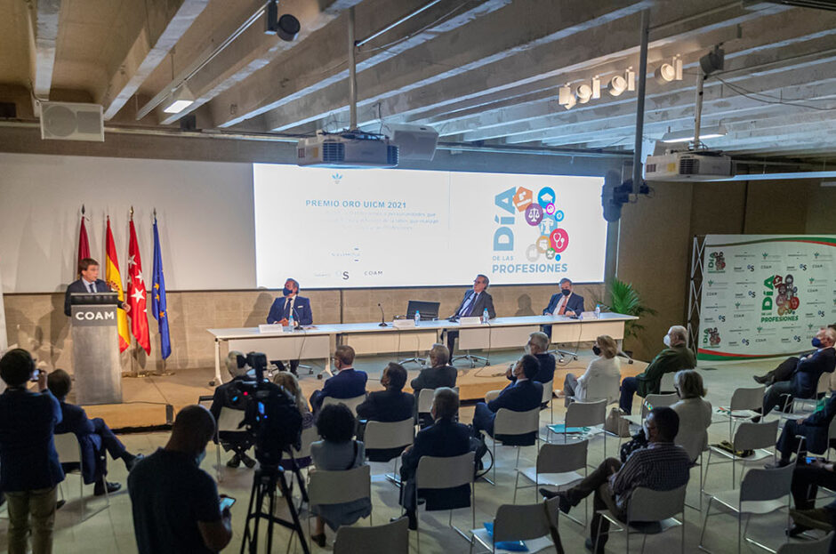 EL ALCALDE DE MADRID, JOSÉ LUIS MARTÍNEZ-ALMEIDA, DESTACA LA LABOR Y “UTILIDAD SOCIAL” DE LOS COLEGIOS PROFESIONALES Y ASEGURA QUE SIN ELLOS “SERÍA IMPOSIBLE” EL DESARROLLO Y CRECIMIENTO DE MADRID