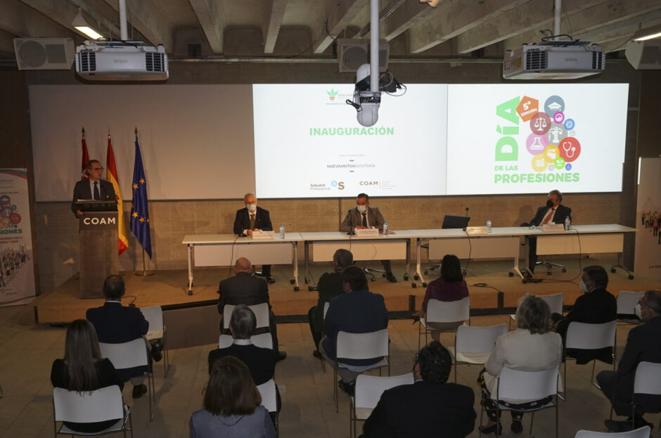 EL CONSEJERO DE PRESIDENCIA, JUSTICIA E INTERIOR, ENRIQUE LÓPEZ, DESTACA EN LA INAUGURACIÓN DEL DÍA DE LAS PROFESIONES 2021 EL PAPEL QUE HAN TENIDO LOS COLEGIOS PROFESIONALES EN LA RECUPERACIÓN TRAS LA PANDEMIA