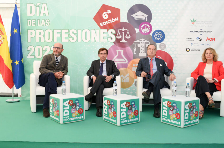 EL ALCALDE DE MADRID RECONOCE LA LABOR FUNDAMENTAL QUE LOS COLEGIOS PROFESIONALES REALIZAN CON LA CIUDADANÍA Y LOS ESTUDIANTES PARA SU FUTURO PROFESIONAL