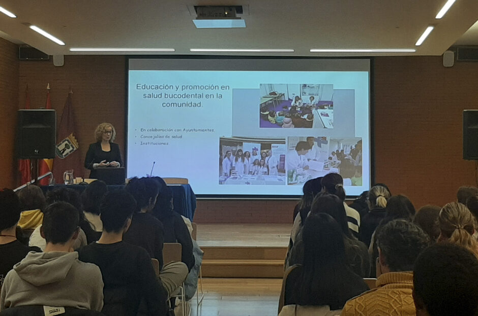 LOS COLEGIOS PROFESIONALES DE UICM COLABORAN EN LA JORNADA DE ORIENTACIÓN ACADÉMICA-PROFESIONAL “DESCUBRE TU FUTURO”, ORGANIZADA POR LA JUNTA MUNICIPAL DEL DISTRITO DE SALAMANCA PARA LOS ALUMNOS DE BACHILLERATO DEL IES BEATRIZ GALINDO