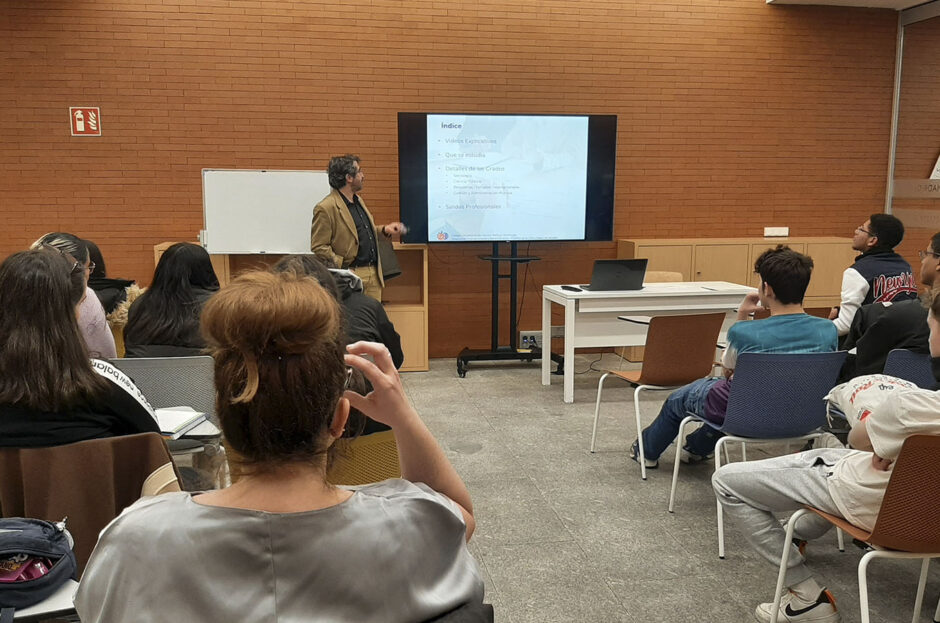 CELEBRADA UNA NUEVA EDICIÓN DE LA JORNADA DE ORIENTACIÓN ACADÉMICA-PROFESIONAL “DESCUBRE TU FUTURO”, ORGANIZADA POR LA JUNTA MUNICIPAL DEL DISTRITO DE SALAMANCA EN COLABORACIÓN CON UICM, EN LA QUE REPRESENTANTES DE LOS DIFERENTES COLEGIOS PROFESIONALES DIERON A CONOCER A LOS ESTUDIANTES DE BACHILLERATO DEL IES AVENIDA DE LOS TOREROS LAS DISTINTAS PROFESIONES
