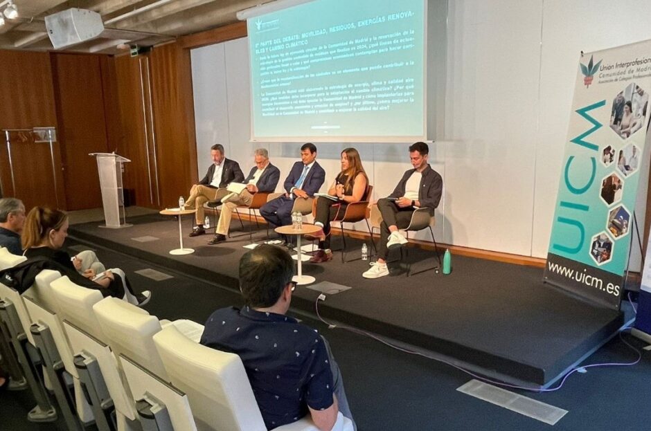 LOS PARTIDOS POLÍTICOS COINCIDEN EN EL PAPEL FUNDAMENTAL QUE LOS COLEGIOS PROFESIONALES TIENEN COMO GARANTES DE PROFESIONALIDAD EN AQUELLOS ASPECTOS TÉCNICOS Y LEGISLATIVOS RELACIONADOS CON EL MEDIO AMBIENTE EN LA COMUNIDAD DE MADRID