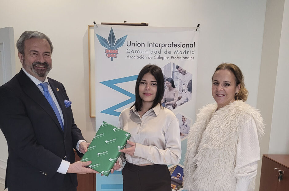 UNA ALUMNA DE 2º DE BACHILLERATO DEL IES GÓMEZ MORENO DE SAN BLAS Y UNA UNIVERSITARIA DEL GRADO EN TERAPIA OCUPACIONAL DE LA UNIVERSIDAD COMPLUTENSE DE MADRID HAN SIDO LAS GANADORAS DEL SORTEO DE PASAPORTES CELEBRADO CON MOTIVO DEL DÍA DE LAS PROFESIONES 2025